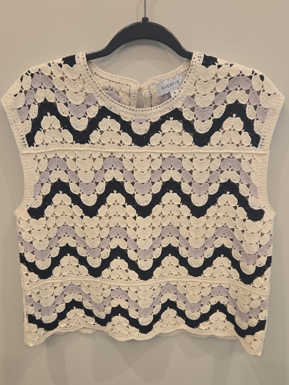 NWT Evereve Cream Crochet Tank with Black and Light Gray Wave Trim. Size Medium.